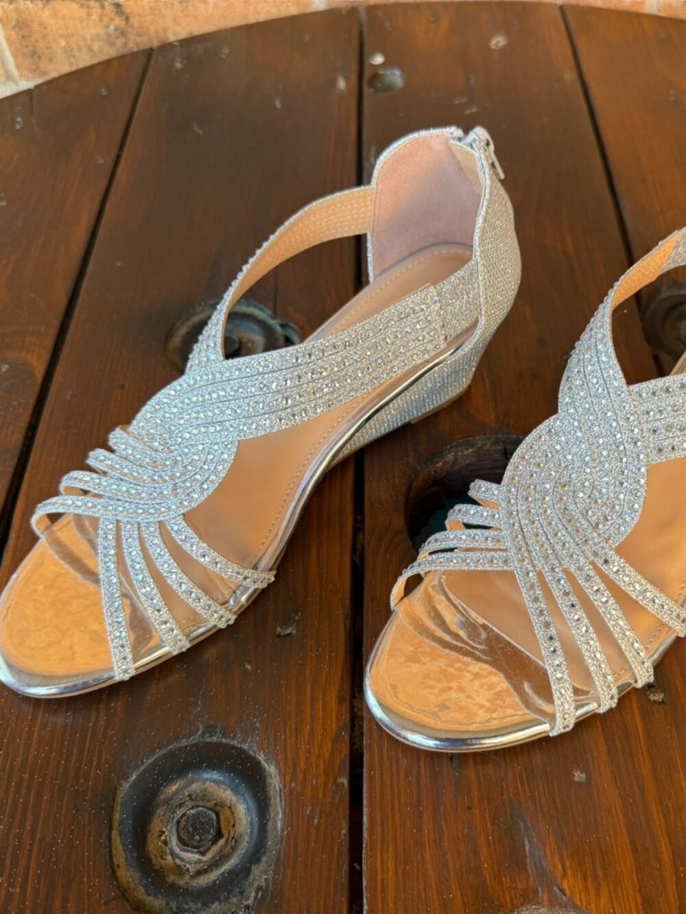 PIZZ ANNU Wedge Sandals